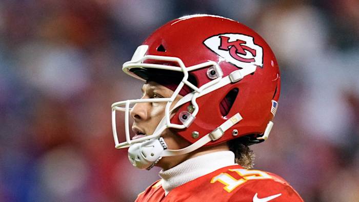 012322-Patrick Mahomes-Bills-Jay Biggerstaff-2